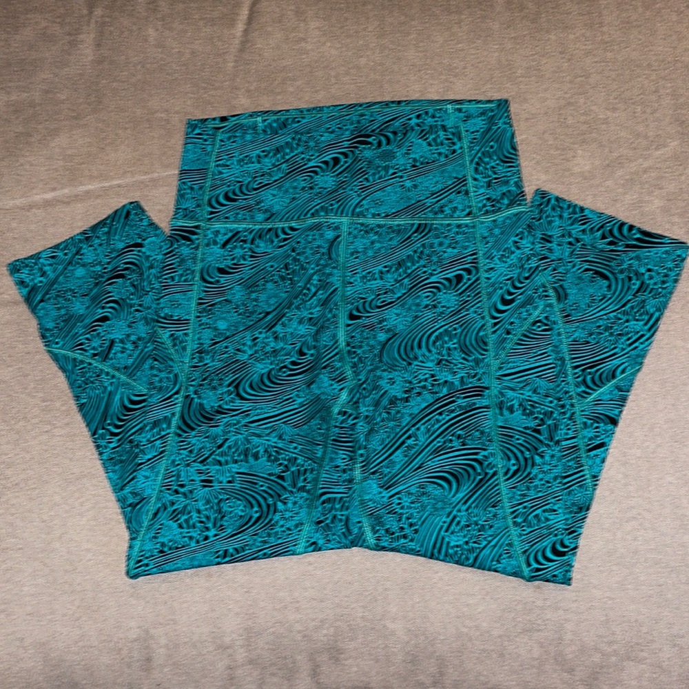 NWOT.  LuLuLemon Athletica Woman’s size 4.